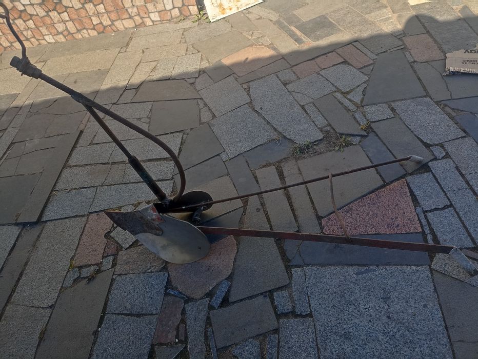 Плуг з нержавіючої сталі