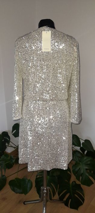 Złota sukienka cekinowa