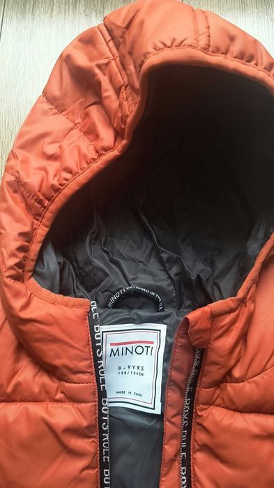 Bezrękawnik Minoti stan idealny 128/134