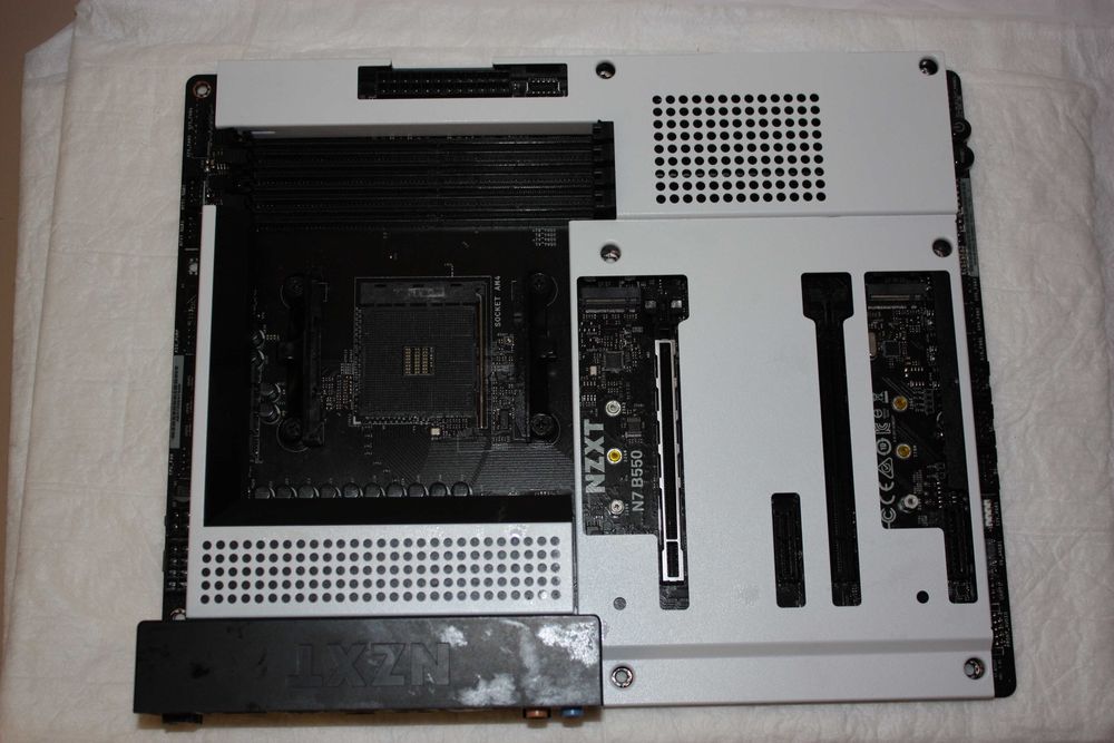 Материнська плата NZXT N7 B550 (sAM4, AMD B550)