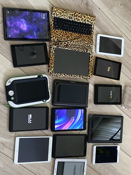 Продам лот 15 планшетів, всі робочі, привезені з США