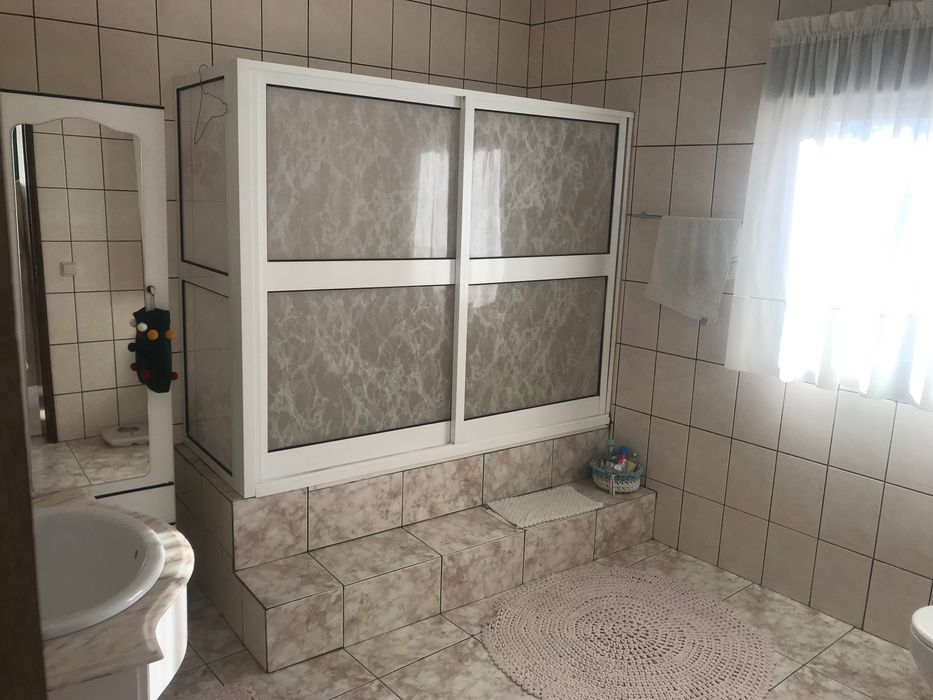 Particular vende moradia 2 andares em Viseu - Cavernães