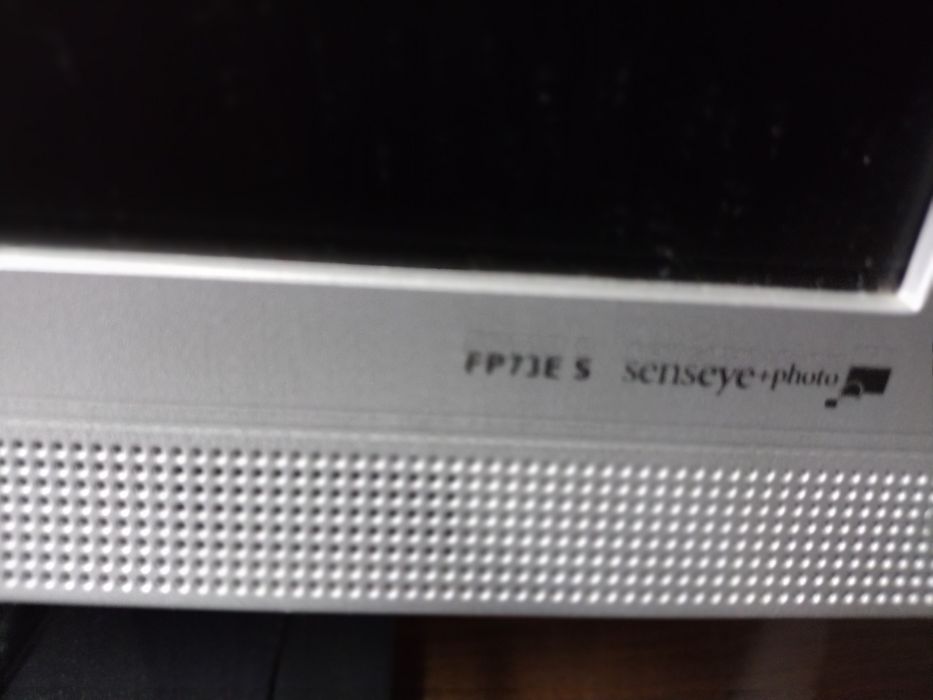 Komputer z monitorem i klawiatura