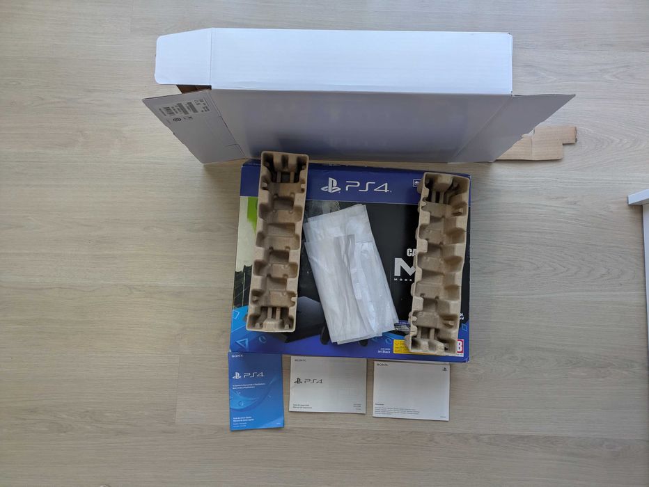 Caixa PS4 Slim ,artwork Modern Warfare II (apenas a caixa)