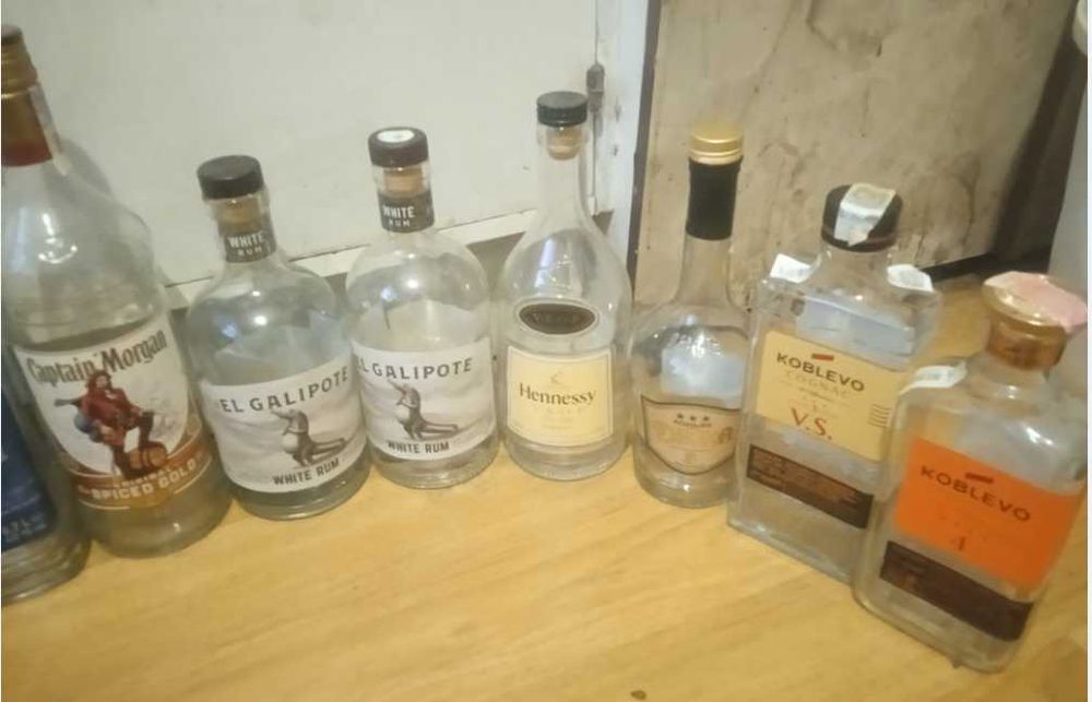 Продам бутылки из под вина 65шт тёмноеСтекло 0.7 такжеИзКоньякаИдругие