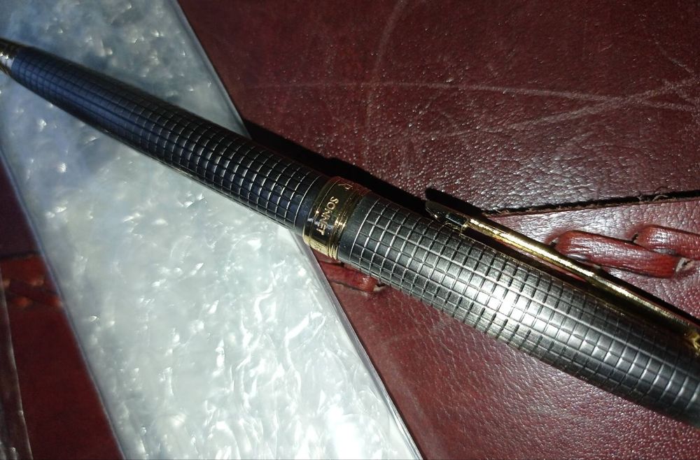 Шариковая ручка Паркер Sonnet Ciselle Gray