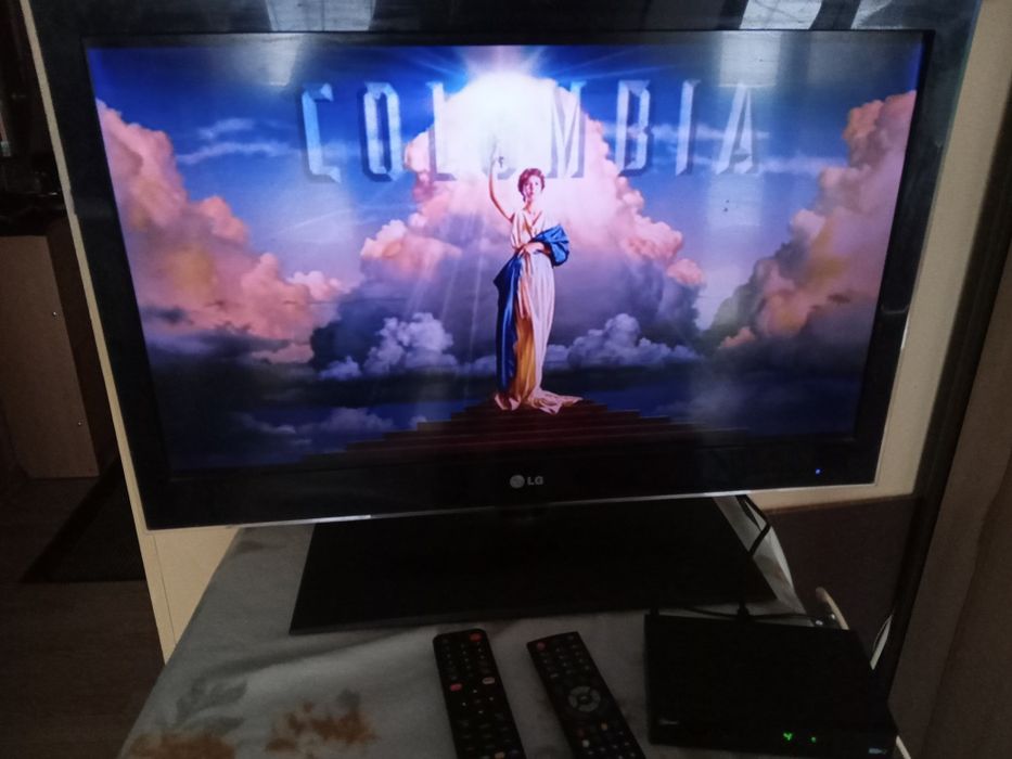 TV LG 32" Uszkodzony ale działa 
45
 zł