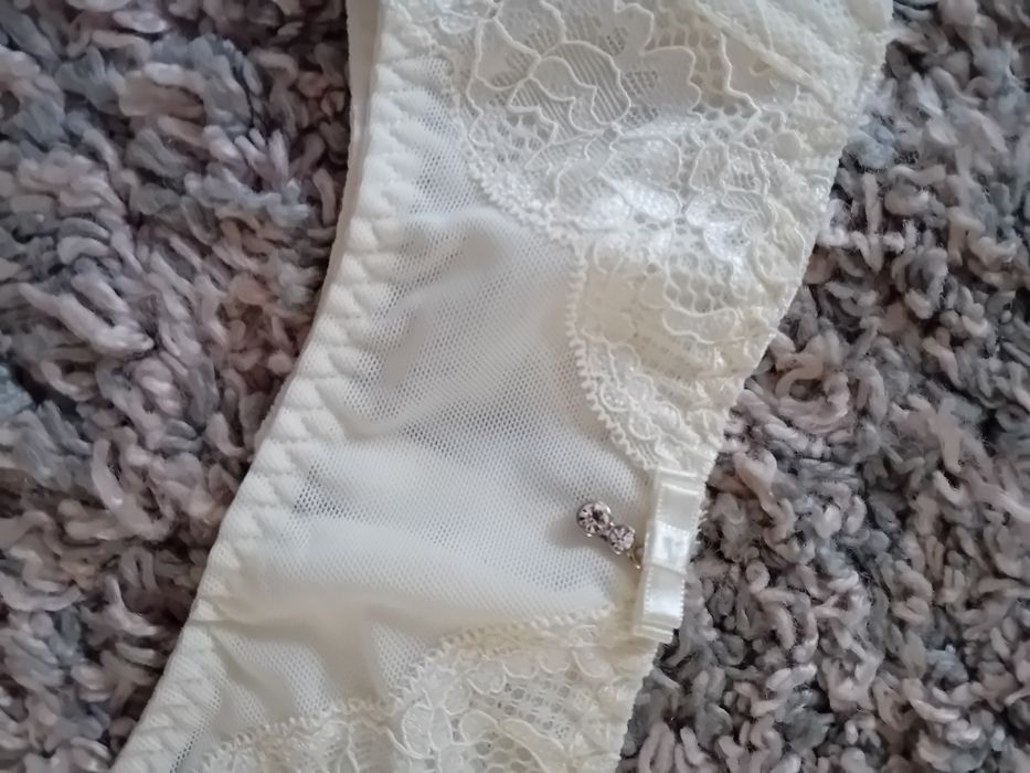 Miss Venity śliczny pas do pończoch