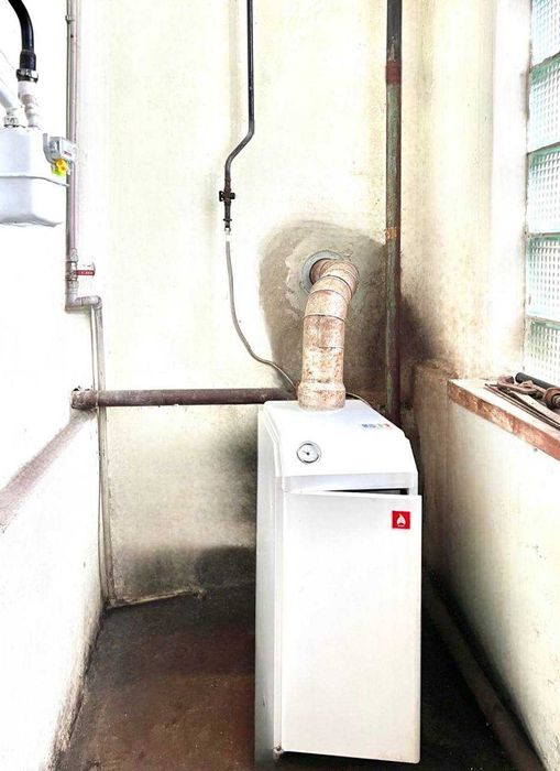 Цегляний дім поруч з озером та дубовим гаєм. Гараж,ГАЗ,підвал,баня