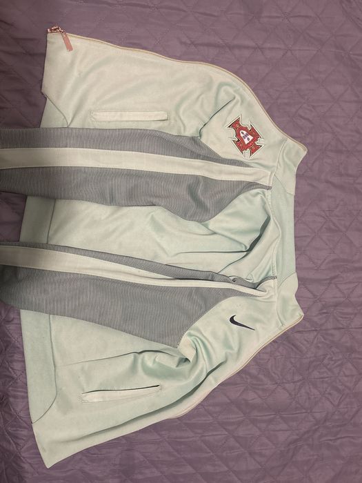 Casaco de portugal , esta em otimo estado, tamanho para 10 anos