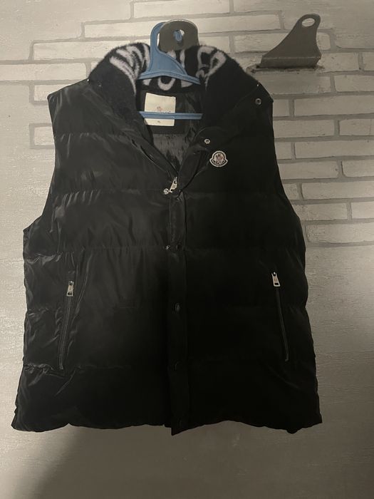 жилетка moncler