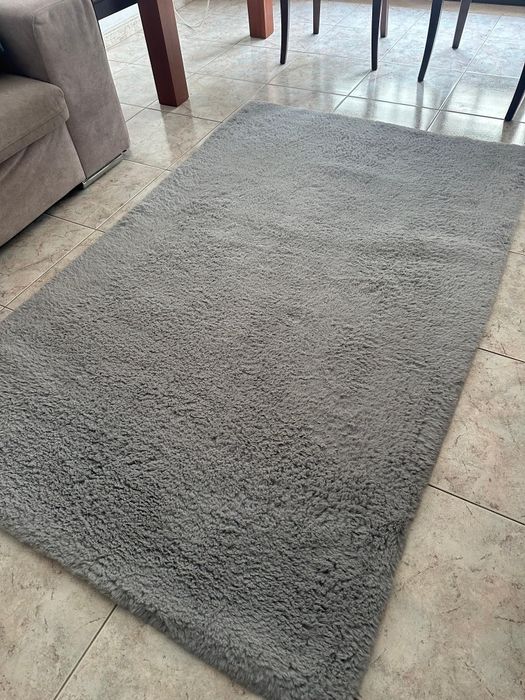 Vende-se tapete cinza
