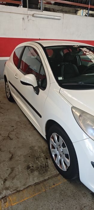 Vendo Peugeot 2007. Muito bom estado.