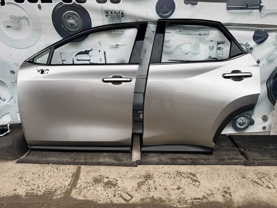 Lexus NX2 двері 22-26 року колір фарби 1J7