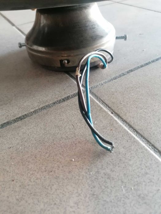Ventoinha de teto e candeeiro