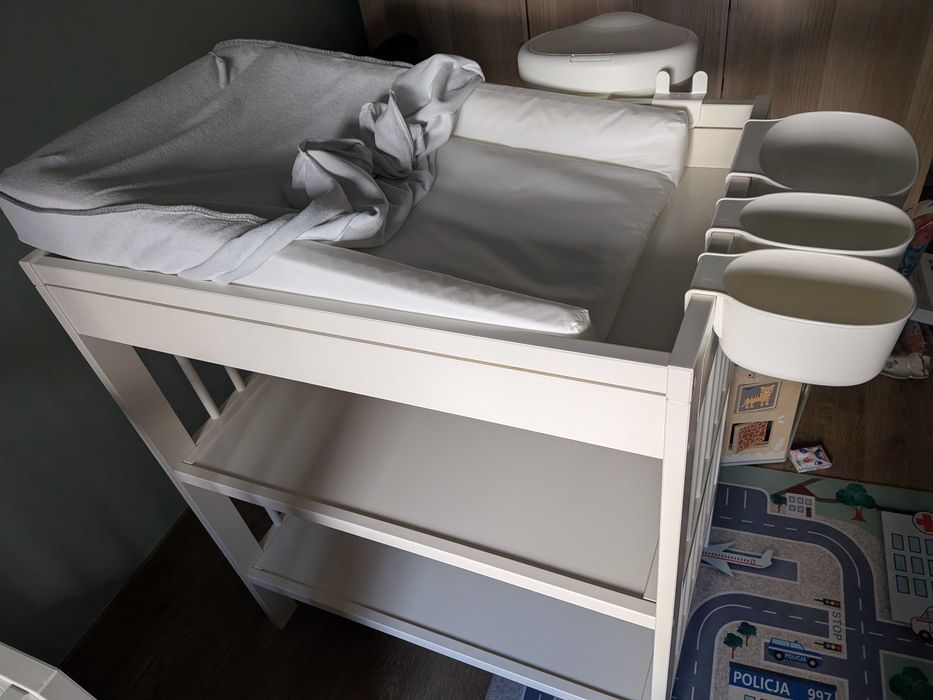 Przewijak Ikea Gulliver + akcesoria, materacyk i prześcieradła