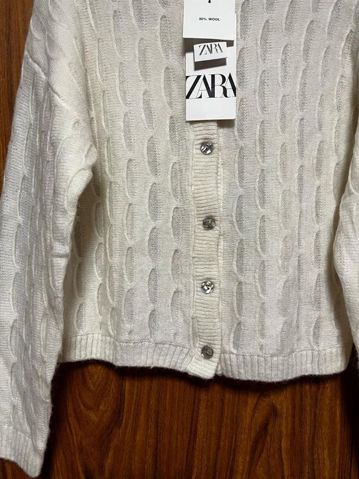 Nowy wełniany sweter Zara