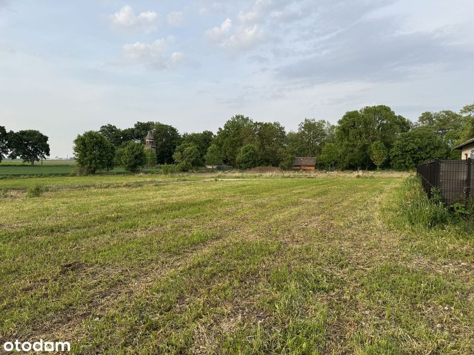 Działka budowlana 770 m² pod miastem