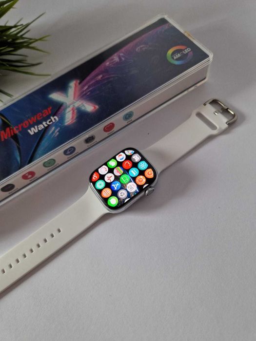 Nowy smartwatch biały