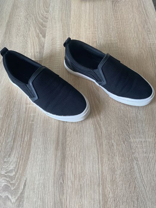Продам слипоны Zara