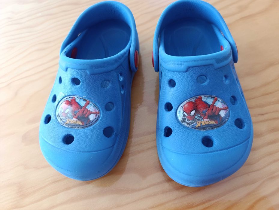 Socas de menino. 24-25.