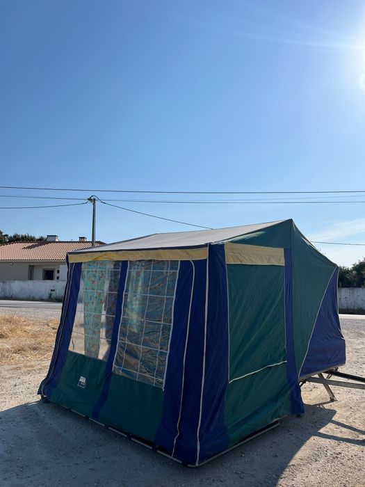 Vende se atrelado tenda