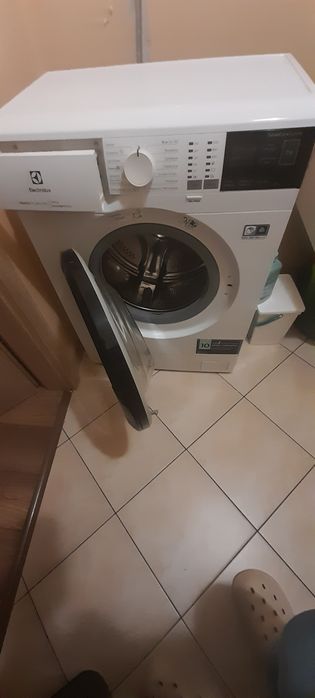 PRALKA Electrolux