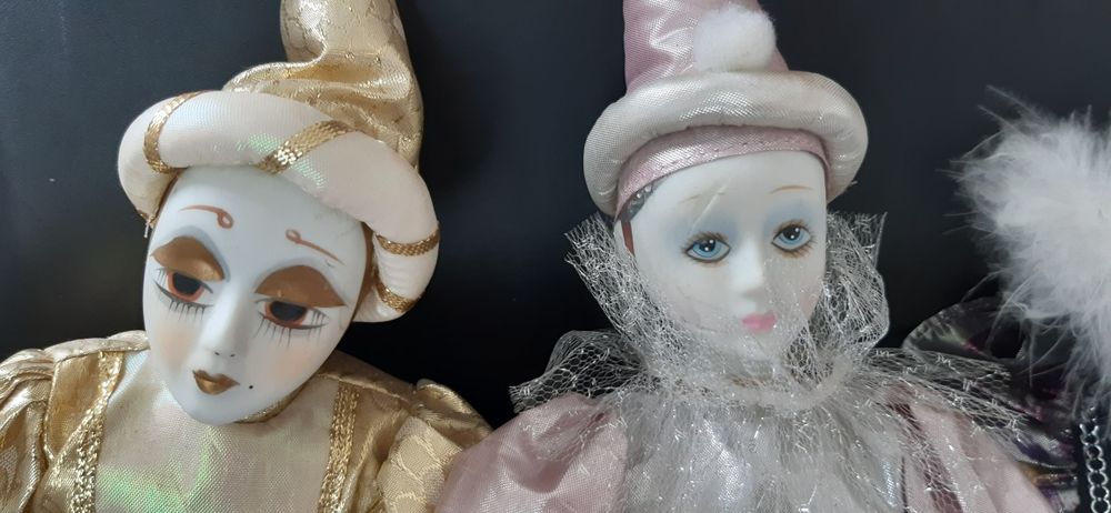 Coleção de bonecas de porcelana