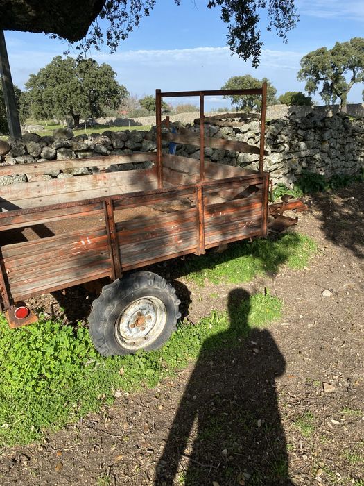 Reboque com caixa de velocidades