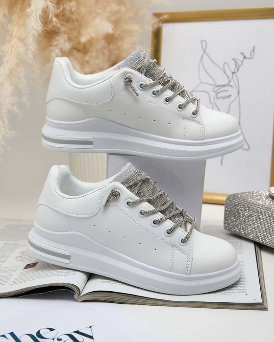 Sneakersy trampki z srebrnymi cyrkoniami język cyrkonie na platformie