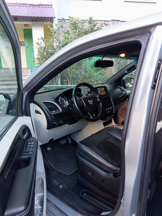 Dodge grand caravan 2017