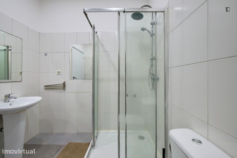 Quarto - localizado em Alameda Lisbon