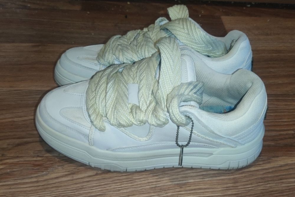 Продаються жіночі кросівки Nike, N, Regatta та інші