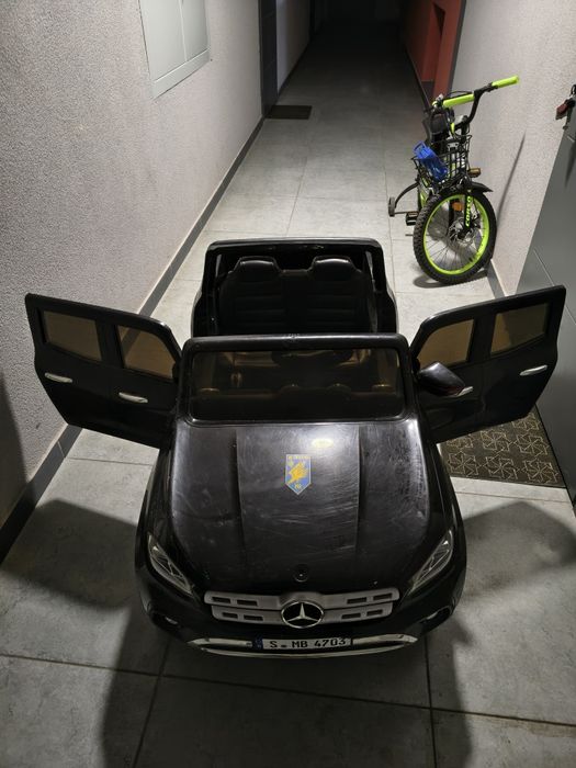 Продам дитячий електромобіль