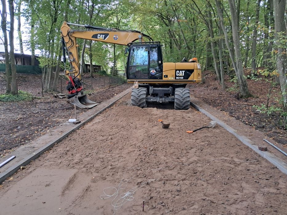 Budowa dróg dojazdowych, utwardzanie dróg, terenu drogi dojazdowe