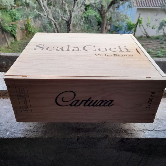 Caixa para vinho e utilitária