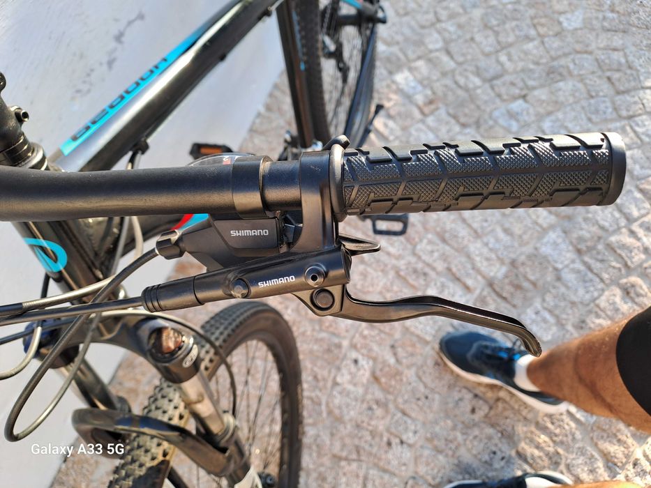 Bicicleta de montanha como nova