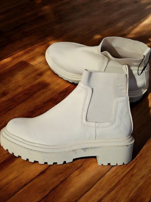 Білі ботінки черевики челсі тракторна подошва Stradivarius