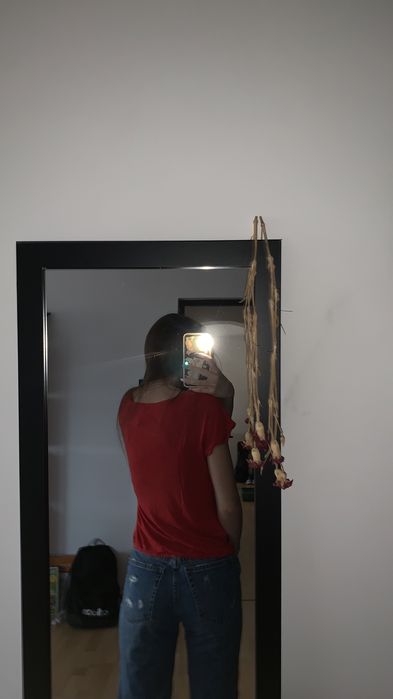 czerwona koszulka t-shirt gumka