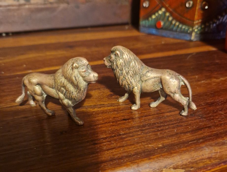 Leões em bronze com mais de 50 anos