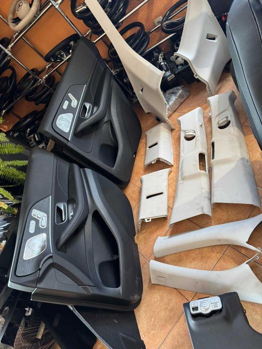 Салон сидіня підлокотник карти обшивки Mercedes-Benz GLS 167