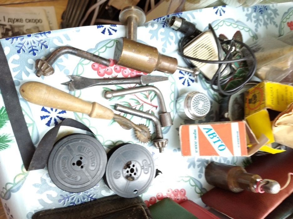 Рулетка,Отвес,Дрели элек.ручн.Ножницы по мет.Сверло больш.Стеклорезы