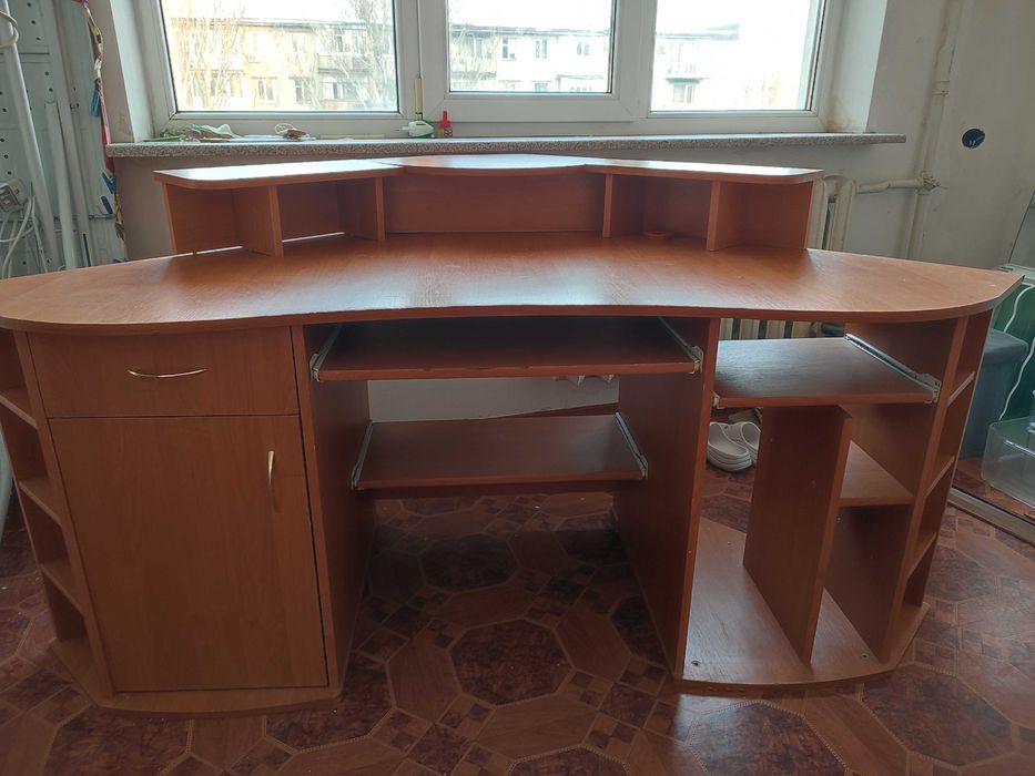 Продам стіл комп'ютерний