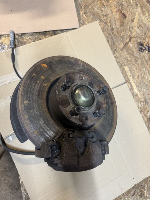 Tarcza kotwiczna osłona tarczy zacisk przód piasta BMW E38 740i