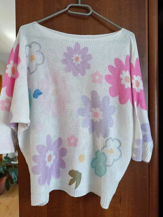Sweterek ażurkowy kwaty