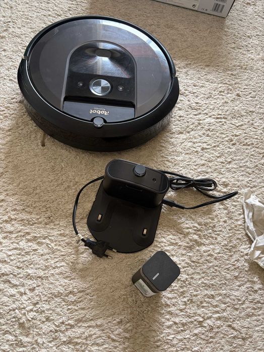 iRobot Roomba i7 – Aspirador Robot com Base de Carregamento