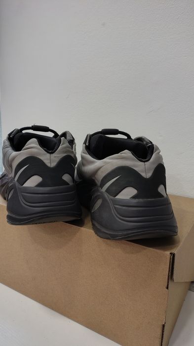 Adidas Yeezy Boost 700 MNVN Metallic rozmiar 47 1/3