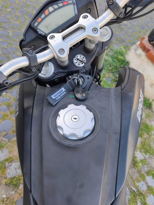Ducati Hypermotard 821  (Modelo 2013-15) Revisao total efectuada com fatura