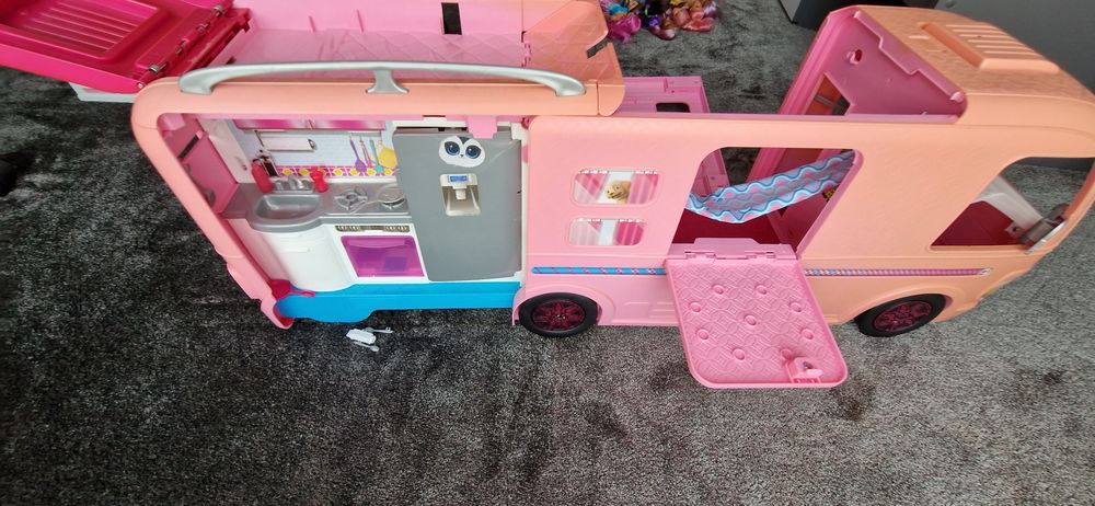 Camper Barbii -samochod