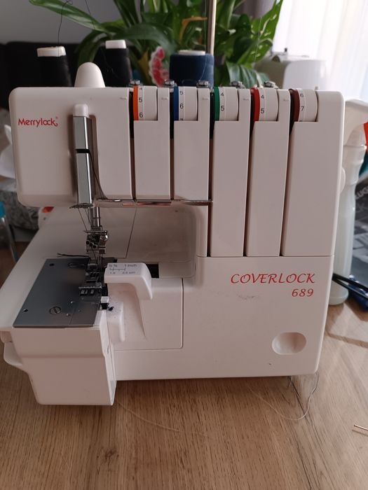 Merrylock coverlok 689